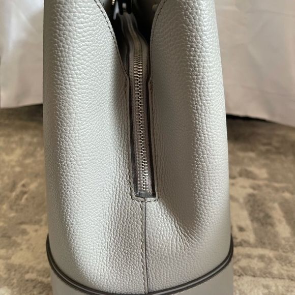 Michael Kors Large Mercer Gallery Tote - Picture 10 of 16